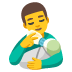 正在餵奶的爸爸